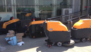 M52手推式洗地機(jī)服務(wù)于高速公路服務(wù)區(qū)